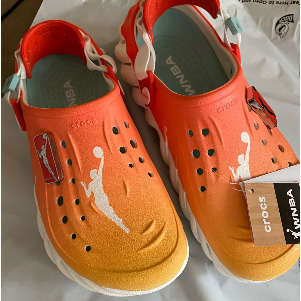 CROCS- WMBA- NWT- W/11; M/9